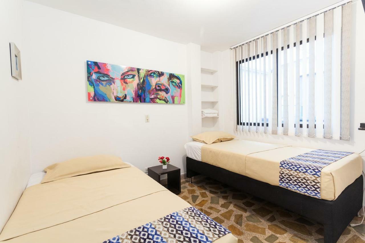 Apartamentos Amoblados Jg De La 70 Medellín Exteriör bild