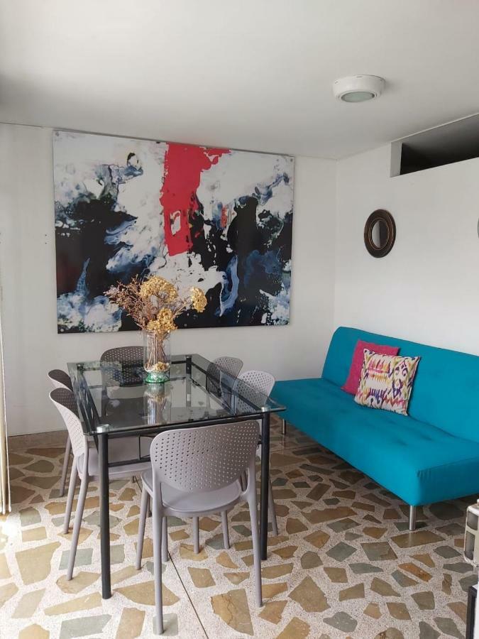 Apartamentos Amoblados Jg De La 70 Medellín Exteriör bild